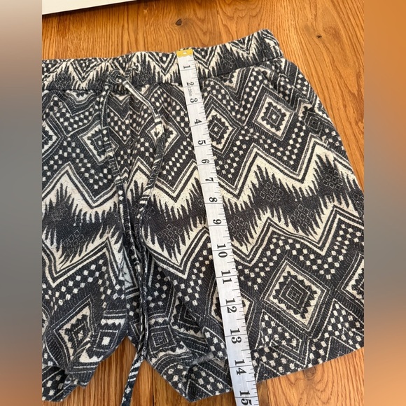 J.Crew Factory Women's Shorts Aztec print Size 4 - Picture 8 of 9